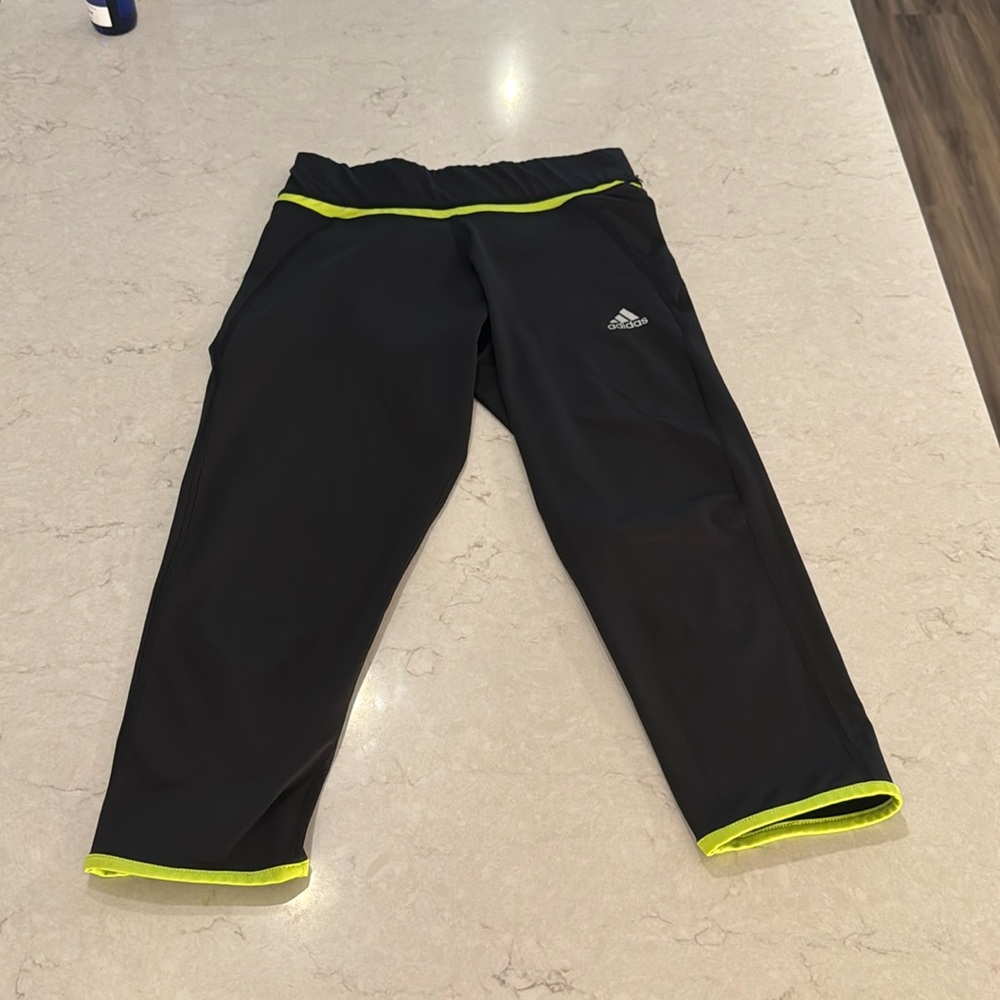 Adidas Cropped Leggings/Yoga Pants